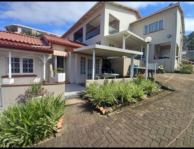 2 BEDROOM APARTMENT FOR SALE IN UVONGO BEACH